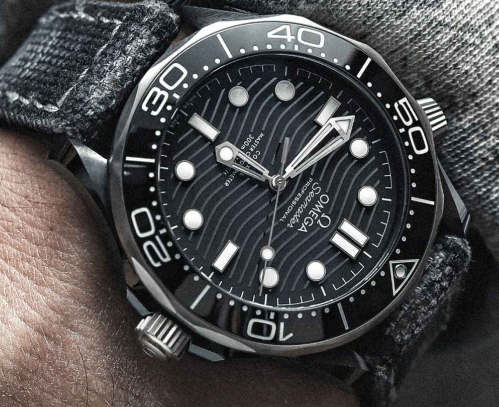 Taking a deep dive into the UK best quality replica Omega Seamaster
